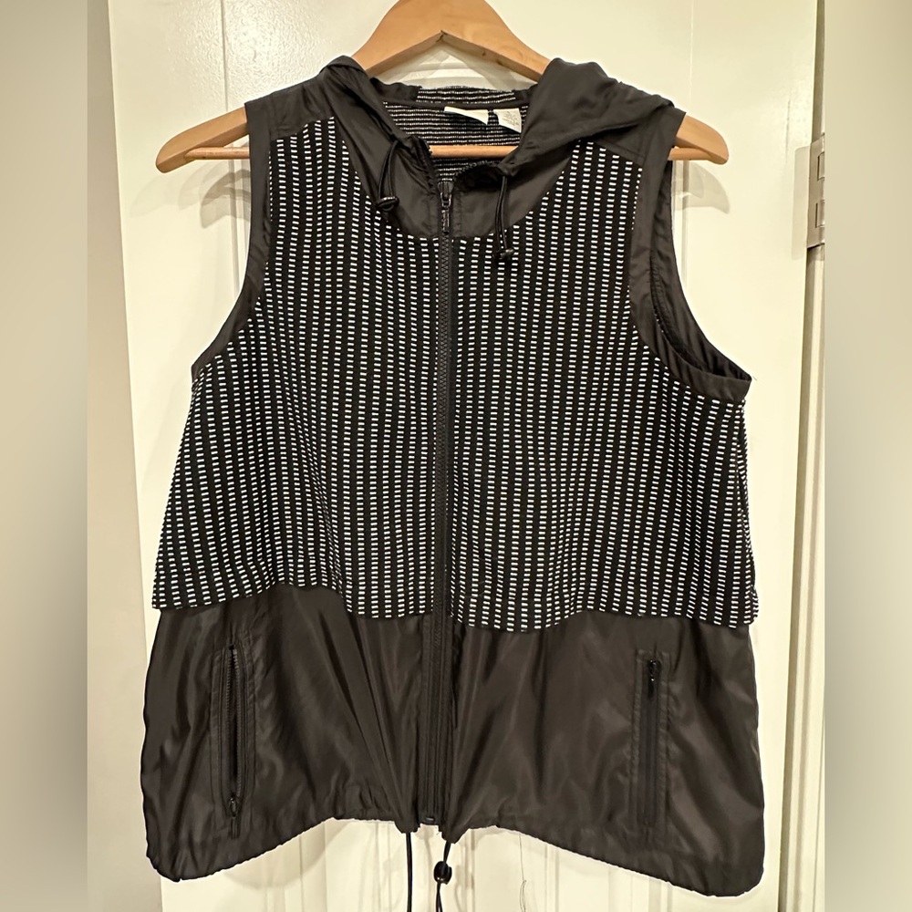 Women’s Chico Zenergy lightweight sleeveless hooded windbreakerker jacket vest